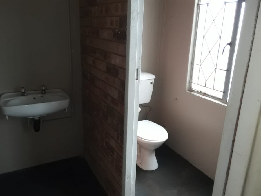 To Let commercial Property for Rent in Oos Einde North West